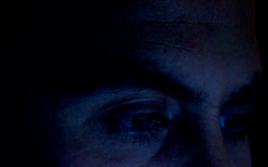  “Pornografía Infantil Descubierta en Computadora de Maestro: Arresto Impacta Comunidad”