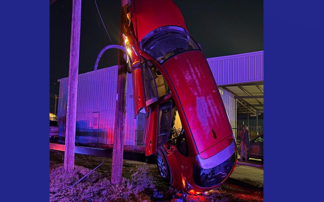 UNA DISCUSIÓN NOCTURNA LLEVÓ AL ARRESTO DE UNA CONDUCTORA DE 18 AÑOS TRAS UN CHOQUE.