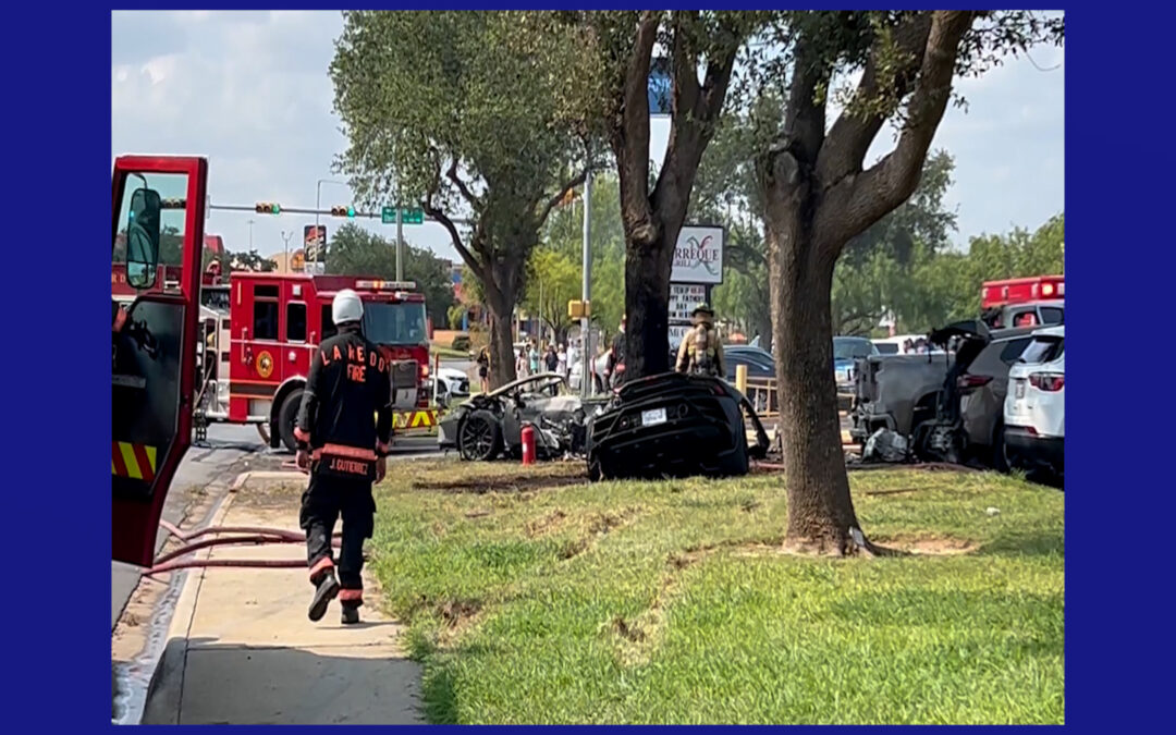 Lamborghini se parte en dos y causa incendio en Laredo