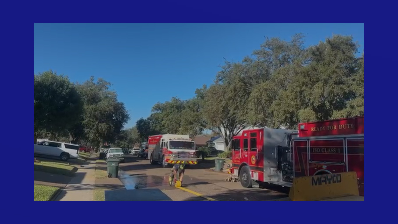 Incendio en Laredo Obliga a Evacuaciones: Autoridades Alertan a la Comunidad