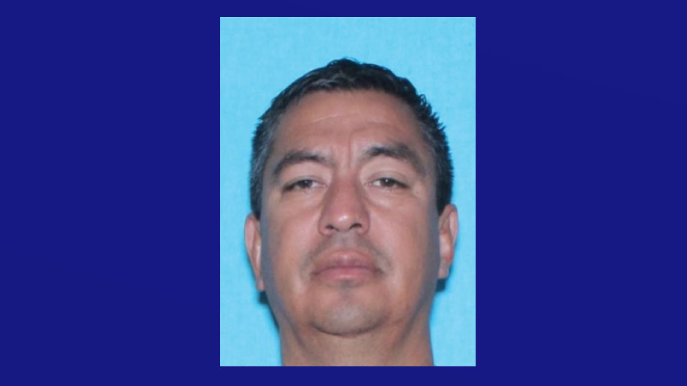 Raúl Herrera Jr. se convierte en uno de los Fugitivos Más Buscados de Texas; Crime Stoppers Ofrece Recompensa de $7,500