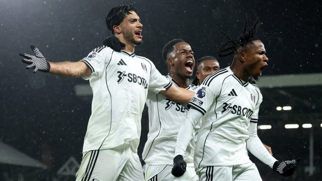 Fulham Busca Rivalidad en la Delantera: Raúl Jiménez en la Mira de Nuevos Fichajes