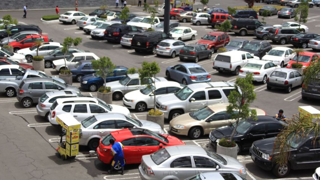 Estacionamientos Gratis en Plazas Comerciales: ¡Una Oportunidad para Poblanos en Laredo!