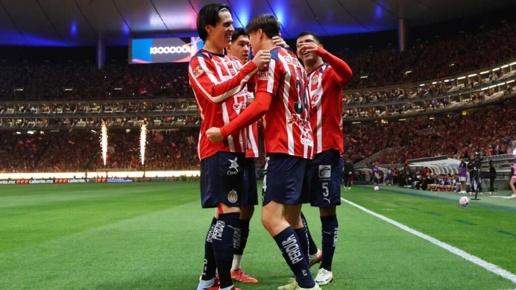 Chivas en la Mira: Delantero Podría Unirse al Atlante en Nuevo Fichaje