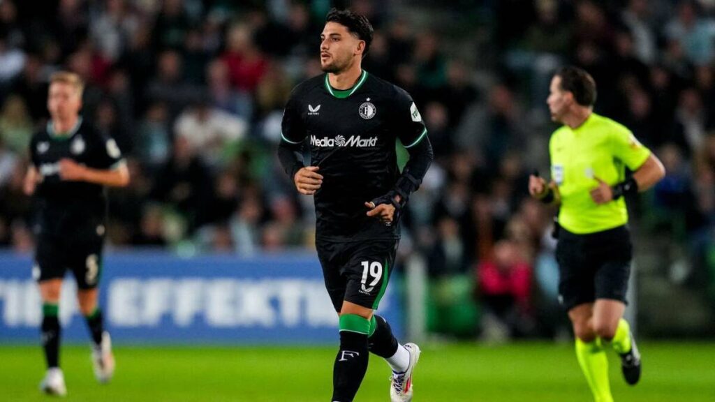 ¡Bombazo! Julián Carranza se Une a Necaxa: Revive su Éxito en el Fútbol Mexicano