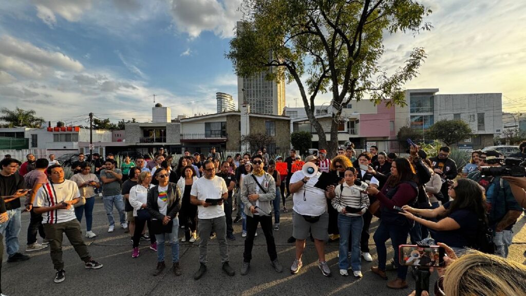 Aumento al Transporte Público: La FEU y Asociaciones Civiles Entregan Pliego Petitorio en Laredo