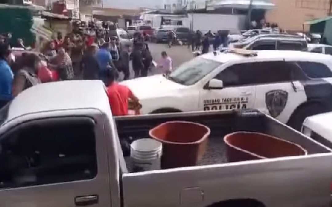 Operativo Antipirotecnia en Querétaro: Comerciantes Agreden a Policías e Inspectores