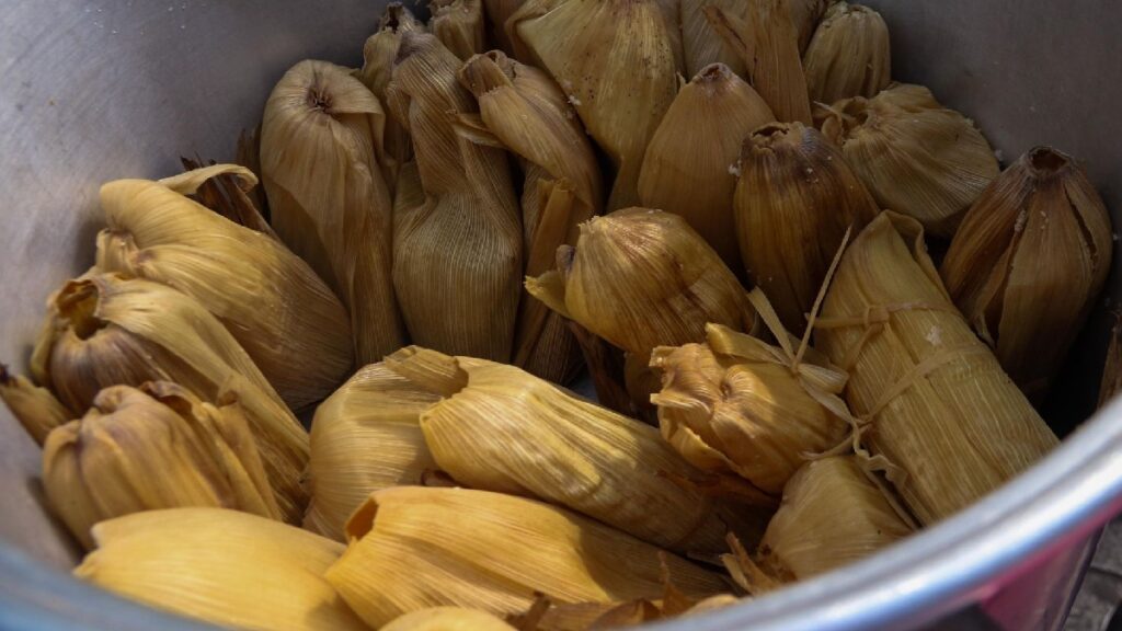 Familia de Saltillo Lucha con la Alta Demanda en Venta de Tamales