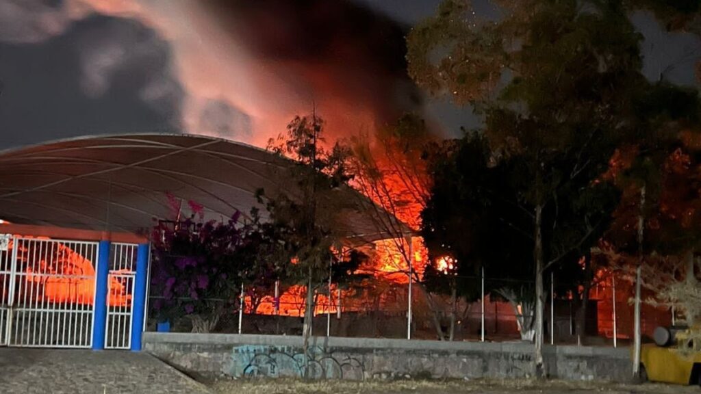 Incendio en Guanajuato: Aula de SABES Sauceda Totalmente Destruida