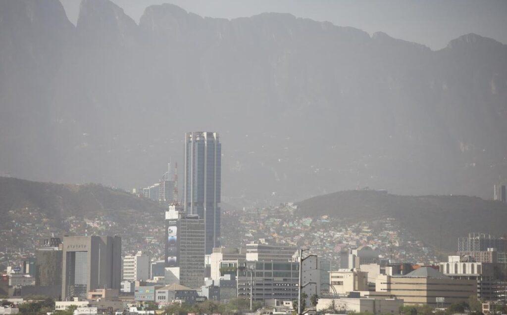 La calidad del aire en Monterrey empeora después de los festejos de Año Nuevo con pirotecnia
