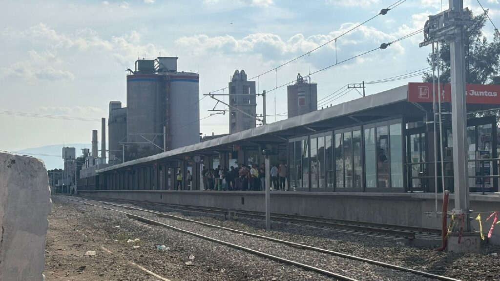 Usuarios de la Línea 4 del Tren Ligero: ¿Por qué cuestionan el aumento de tarifa ante la inseguridad y las obras inconclusas?