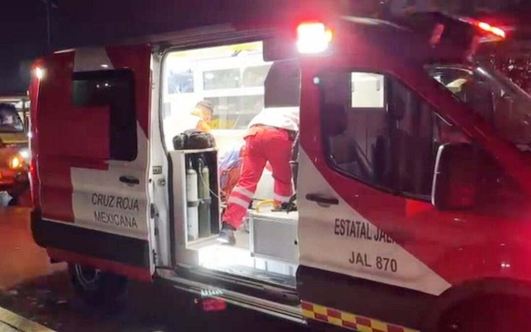 Policía de Guadalajara en estado crítico tras ser arrollado en el Periférico Sur