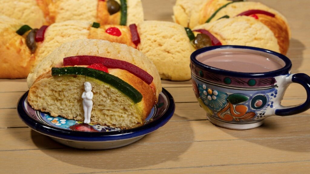 Descubre el Significado del Niño en la Rosca y Qué Hacer con Él en las Tradiciones Navideñas