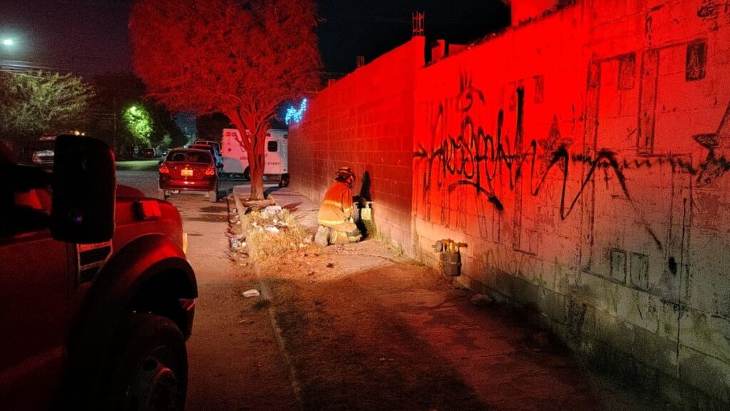 Caos en Torreón: Hombre Inicia Incendios en Medidores de Gas y Vehículos