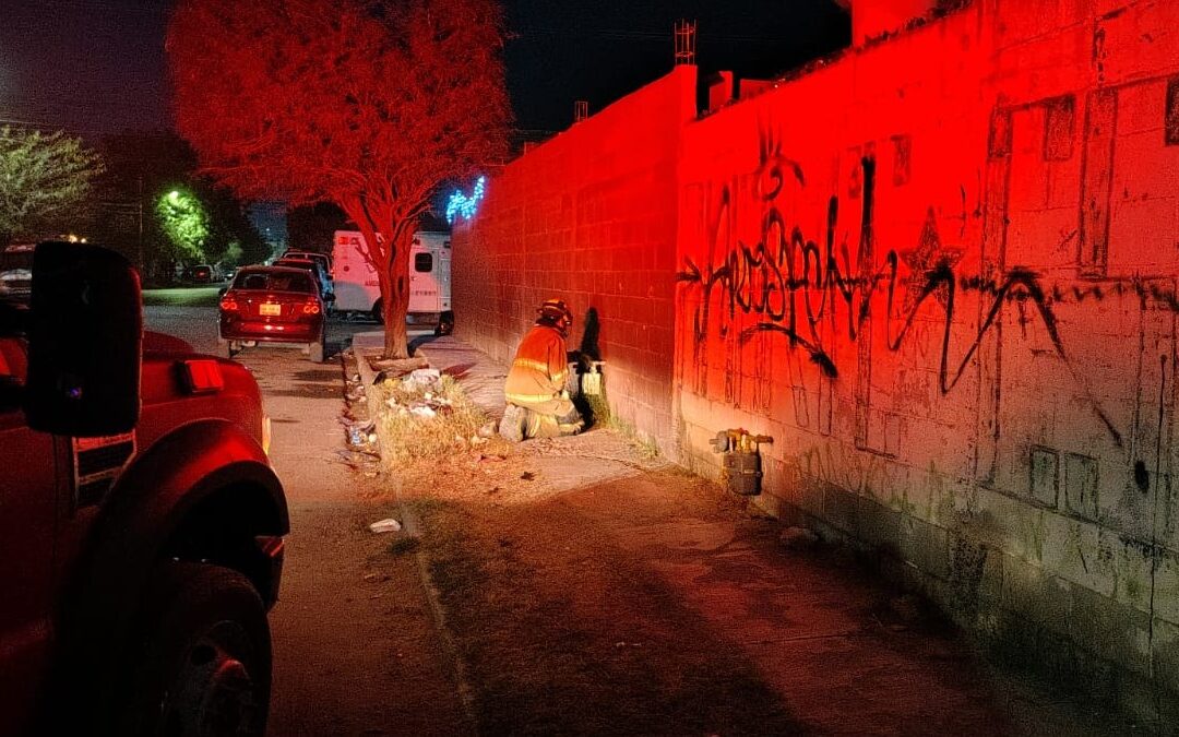 Caos en Torreón: Hombre Inicia Incendios en Medidores de Gas y Vehículos