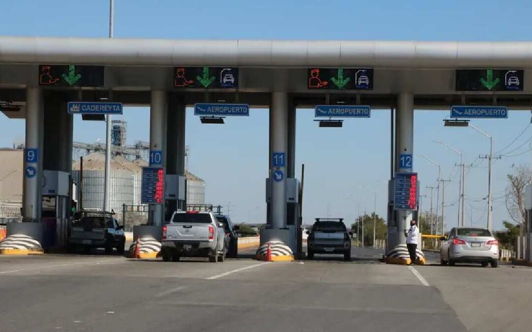 Cobro de Caseta Regresa en la Autopista hacia el Aeropuerto de Monterrey