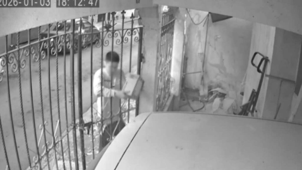 Alerta en Monterrey: Robo de paquete de Amazon en la colonia Moderna | VIDEO