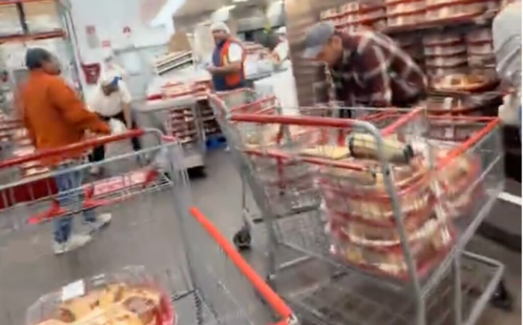 Compradores de Roscas Desatan la Locura en Costco Guadalajara