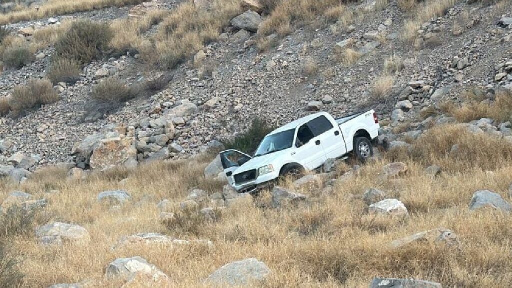 Accidente vehicular en Lerdo: Hombre vuela su camioneta al perder el control en una curva
