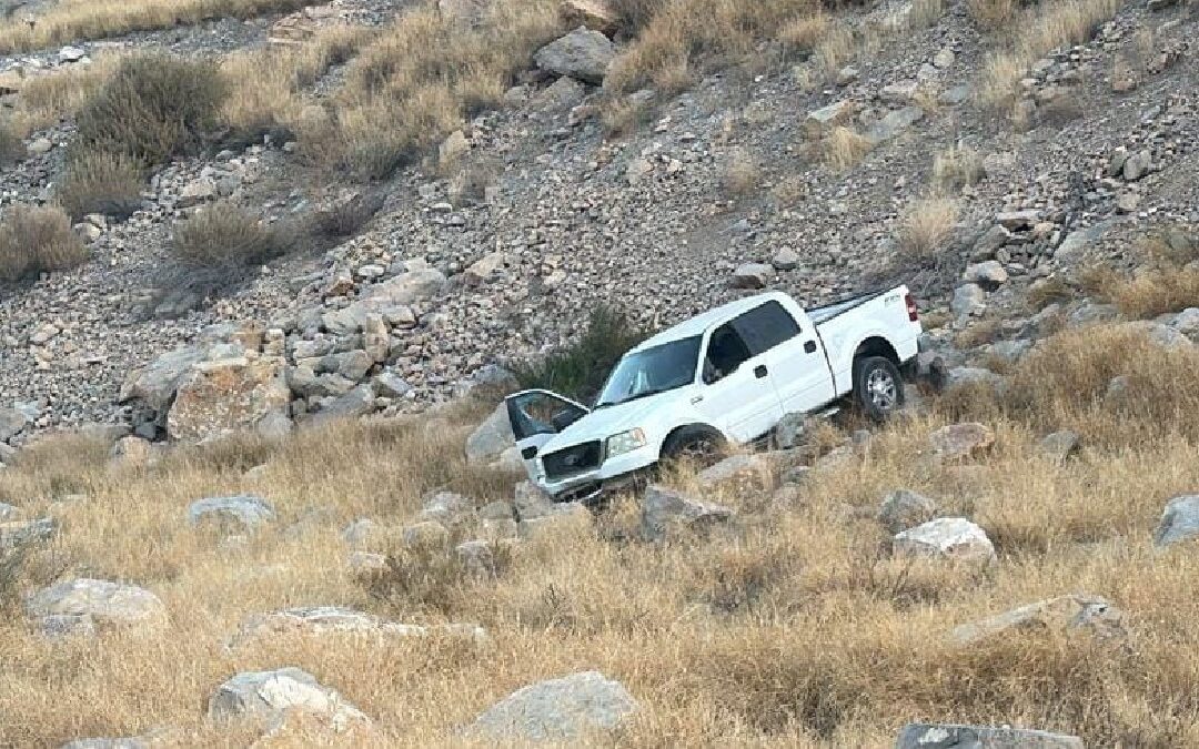 Accidente vehicular en Lerdo: Hombre vuela su camioneta al perder el control en una curva