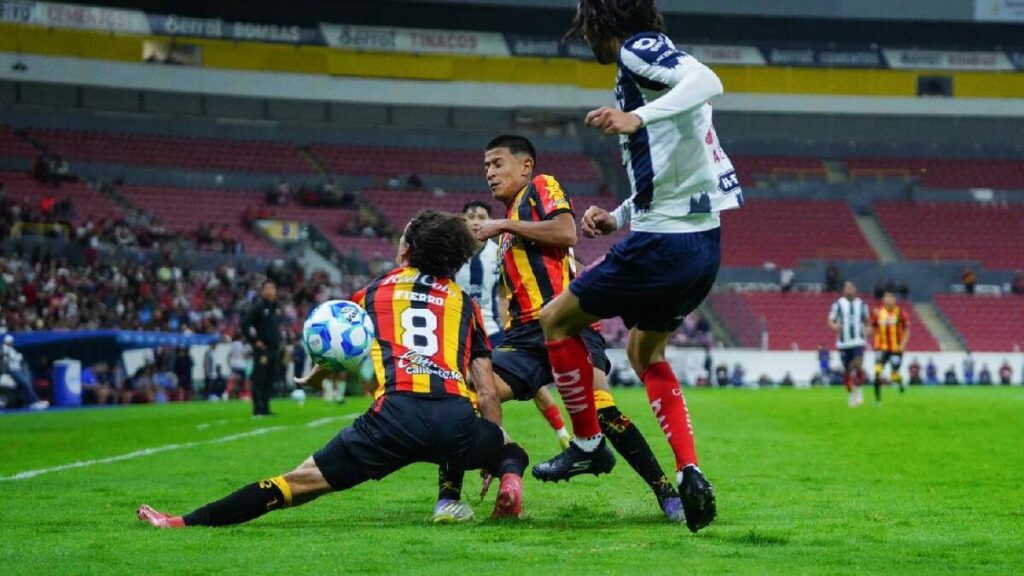 Carlos Fierro se perderá el Clausura 2026 debido a una ruptura de ligamentos