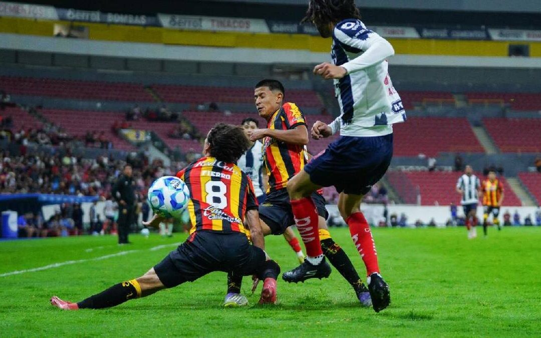 Carlos Fierro se perderá el Clausura 2026 debido a una ruptura de ligamentos