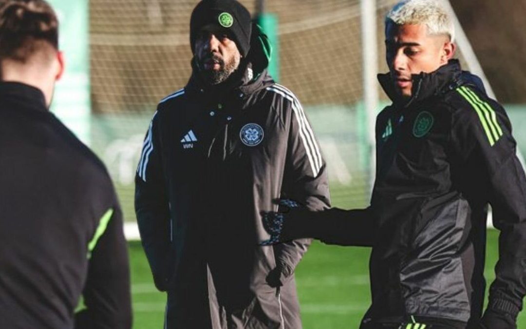 Julián Araujo Debuta con el Celtic Tras la Salida de su Técnico