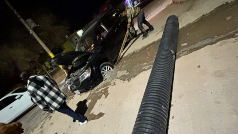 Accidente de camioneta en Las Carolinas: Zanja de SIMAS causa preocupación en Torreón