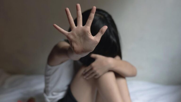 Fiscalía desmantela red de abuso infantil en el AMG: 3 hombres arrestados