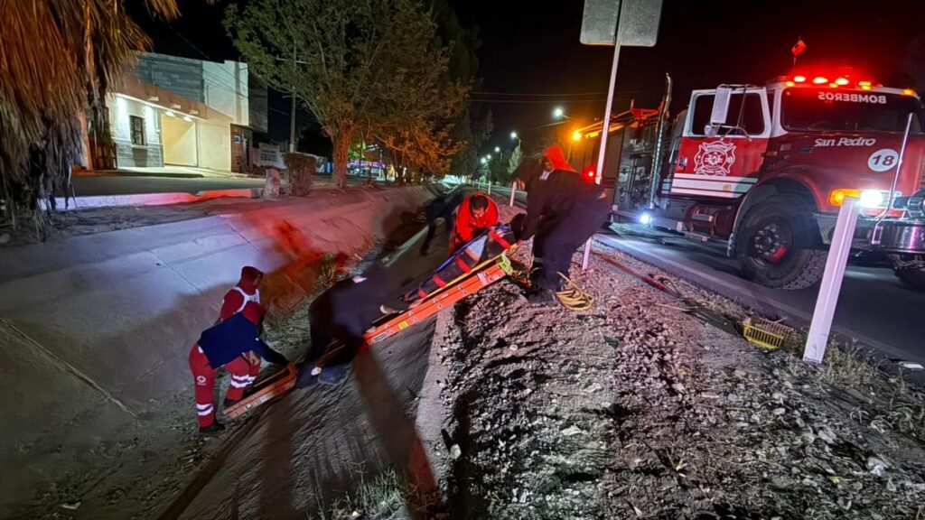 Motociclista Lesionado en San Pedro Tras Caer a Canal de Riego: Rescate Dramático
