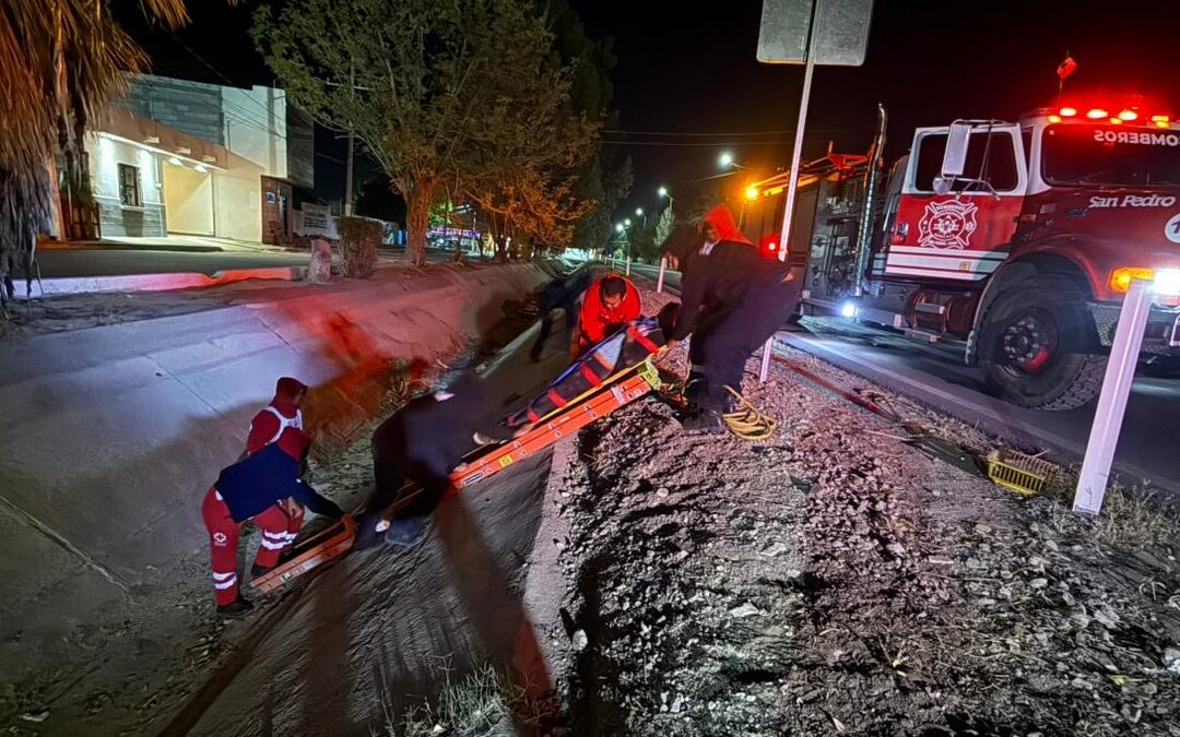Motociclista Lesionado en San Pedro Tras Caer a Canal de Riego: Rescate Dramático