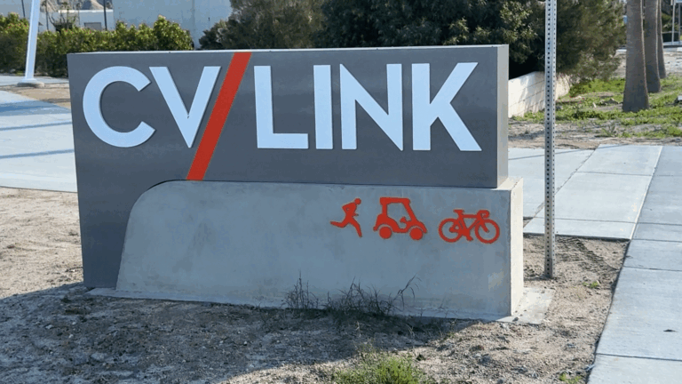 Policía de Palm Springs Investiga Apuñalamiento en CV Link: Buscan al Sospechoso