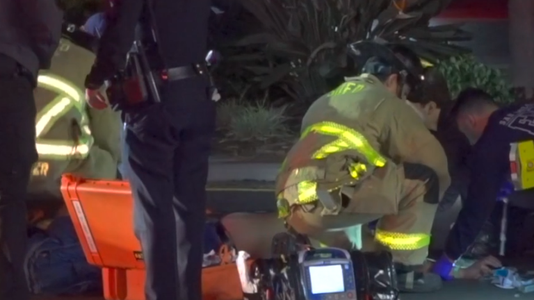 Atropello en University Heights deja a hombre gravemente herido