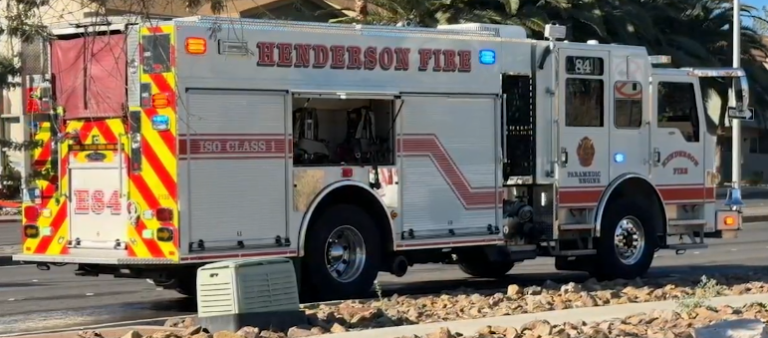Incendio en Henderson causa una víctima mortal y obliga a evacuaciones masivas