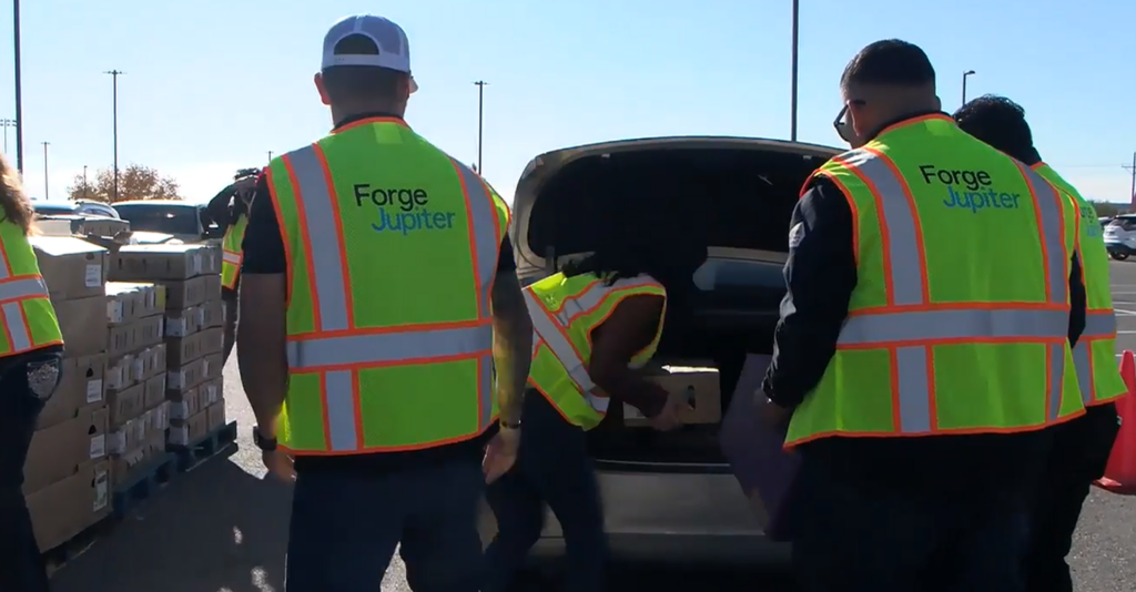 Sunland Park Recibe Ayuda Alimentaria: $50,000 Donación a Casa de Peregrinos