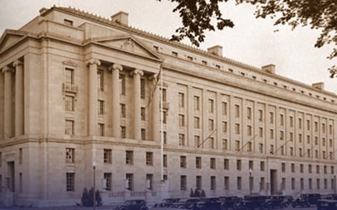 Incendio Provocado en Albuquerque: Samantha Lee Enfrenta Cargos Federales por Daños al Almacén